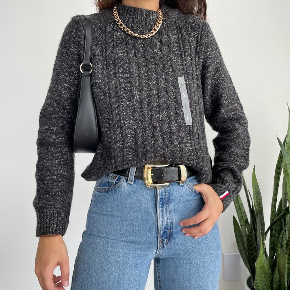 NWT Tommy Hilfiger gray knitted crew pullover sweater - Picture 2 of 8